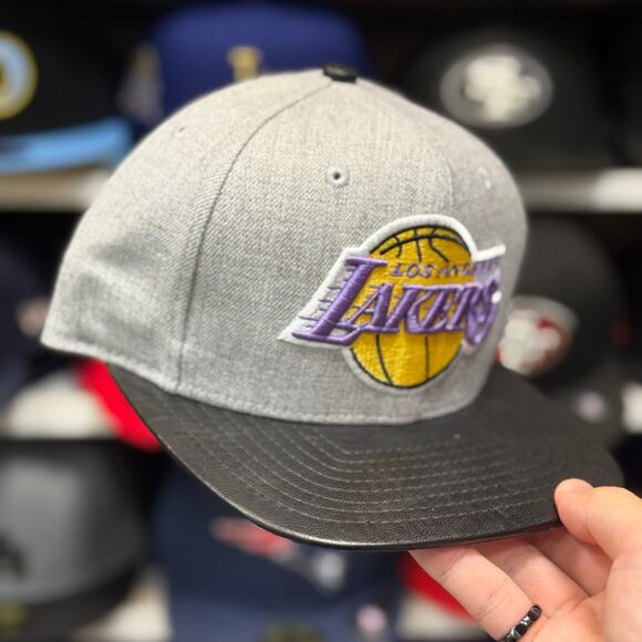 New Era Los Angeles Lakers 'Leather Brim' Gray/Black 9FIFTY Snapback - Picture 1 of 4